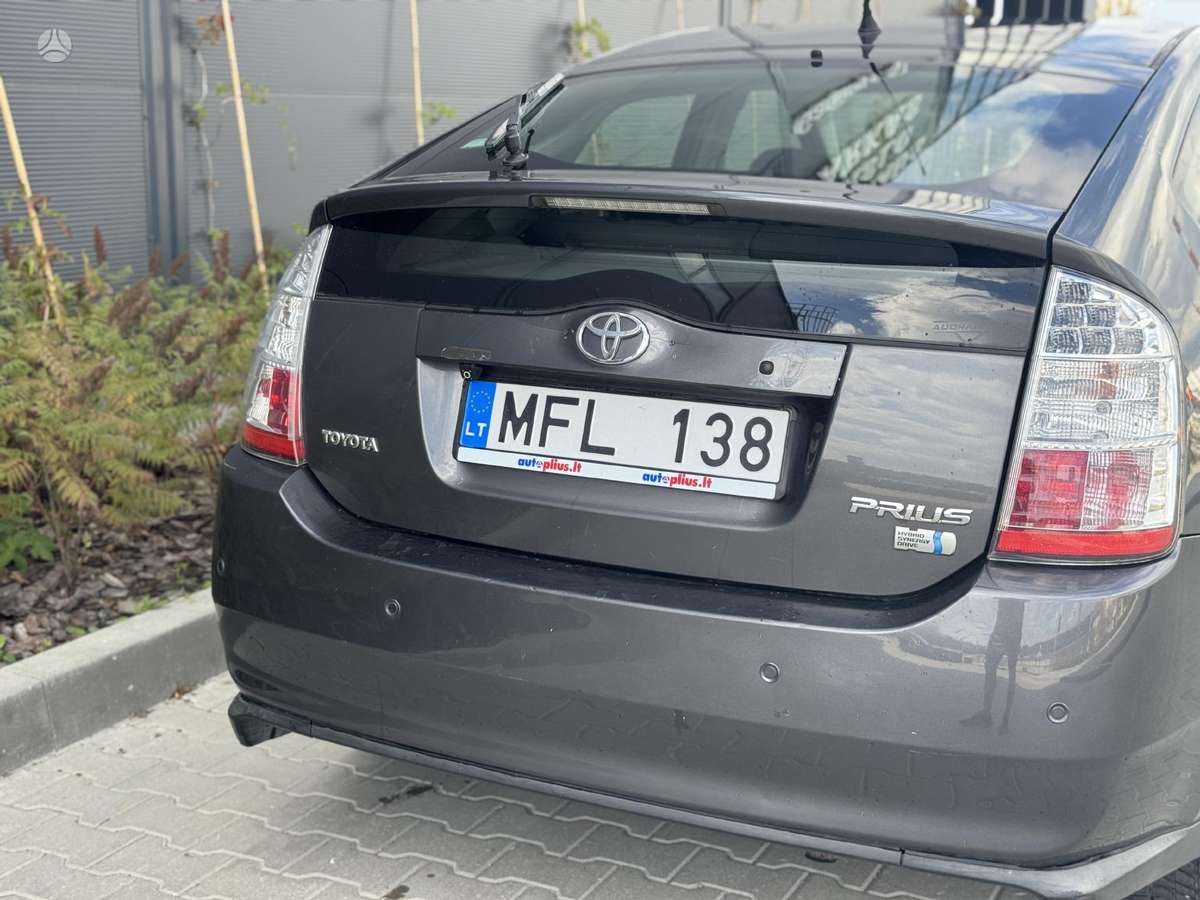 Toyota Prius - 4