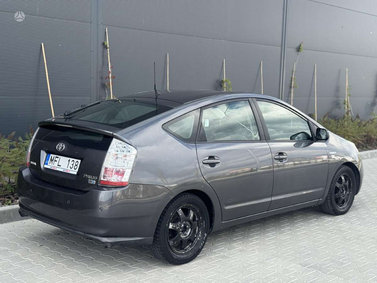 Toyota Prius - 5