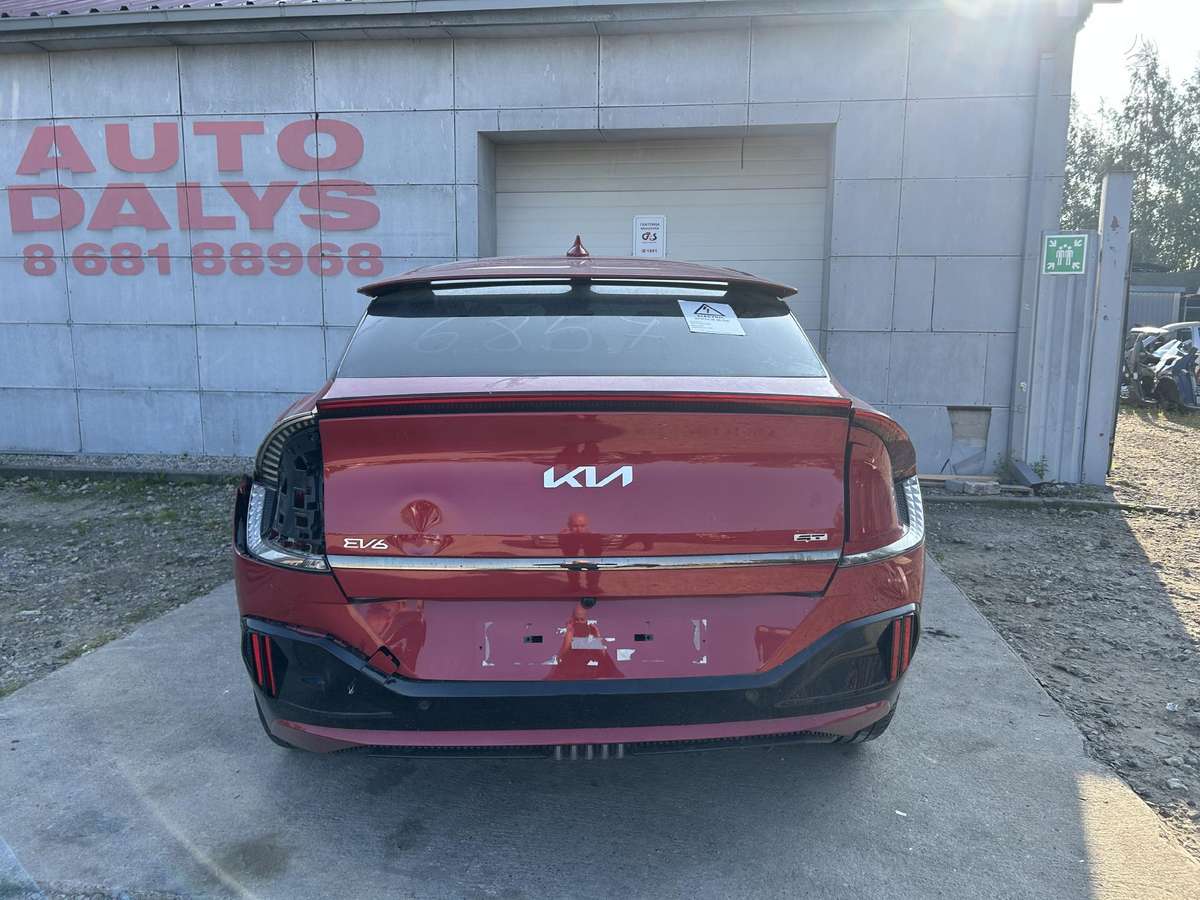 Kia EV6 Yra keliatos tokiu auto yra europinis ir anglas