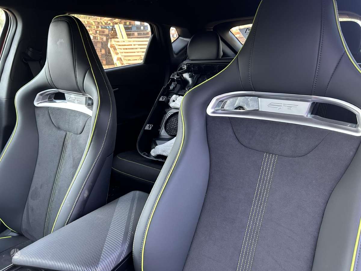 Kia EV6 Yra keliatos tokiu auto yra europinis ir anglas