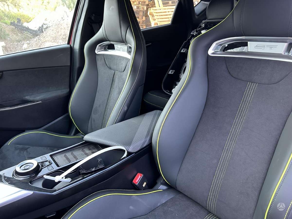 Kia EV6 Yra keliatos tokiu auto yra europinis ir anglas