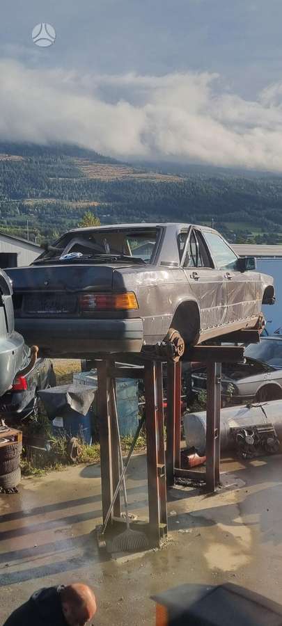 Mercedes-Benz 190
