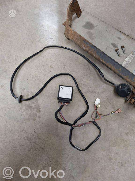 Nissan Qashqai+2 trailer tow hooks
