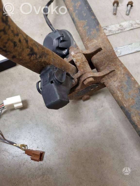 Nissan Qashqai+2 trailer tow hooks