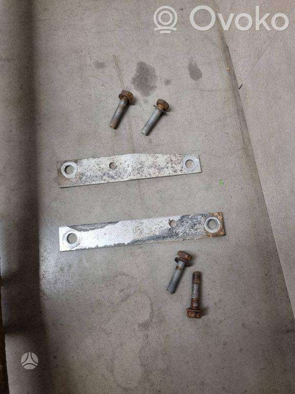 Nissan Qashqai+2 trailer tow hooks