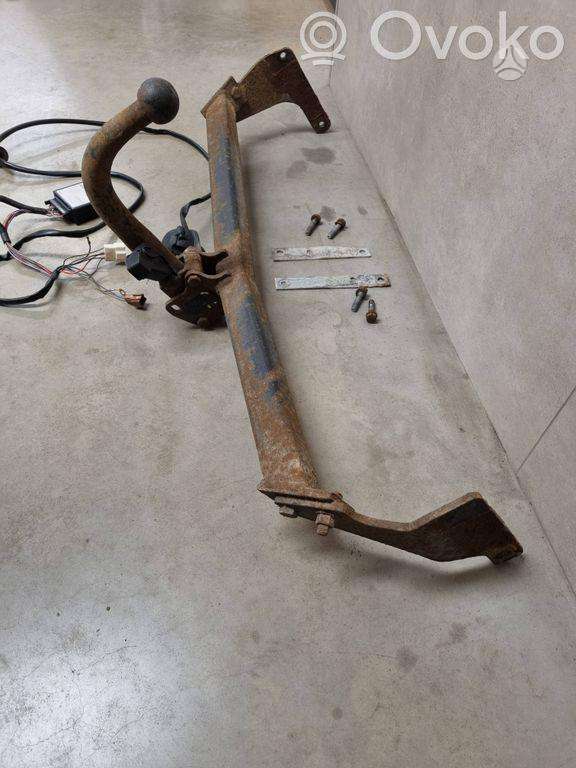 Nissan Qashqai+2 trailer tow hooks