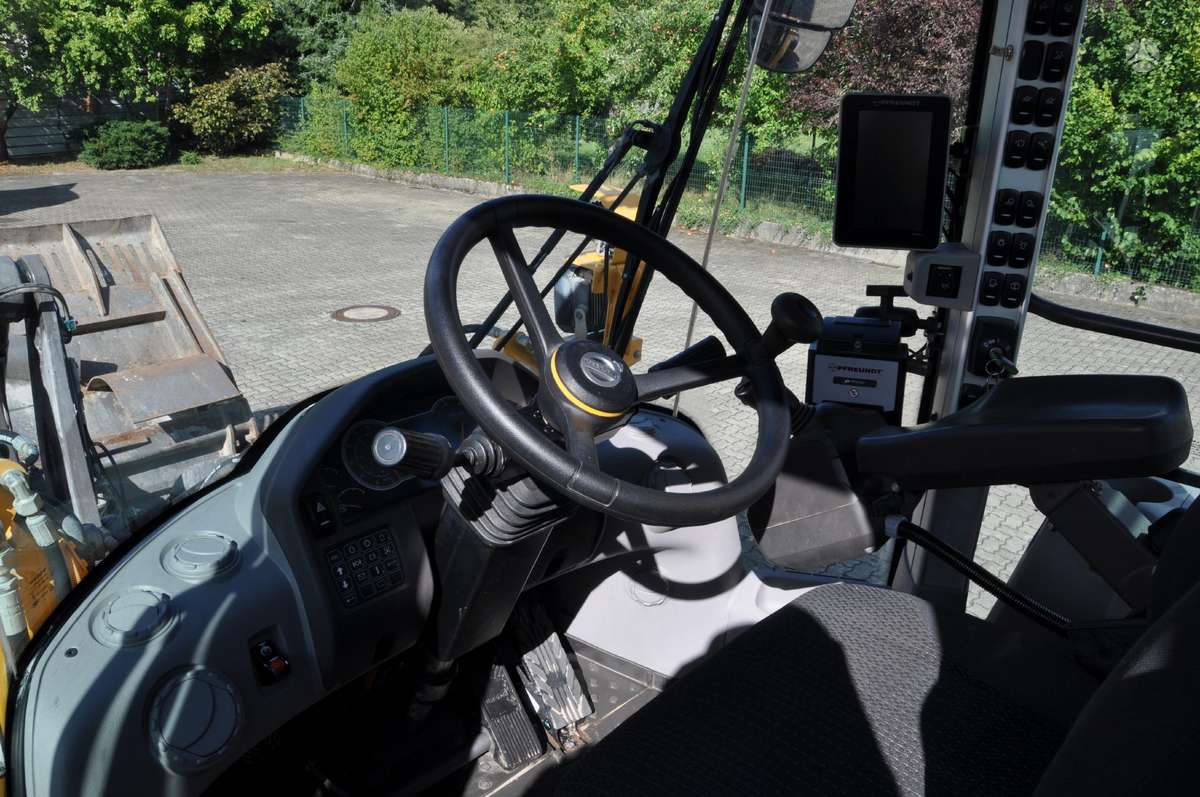 Volvo L90H Long Boom, frontal loader