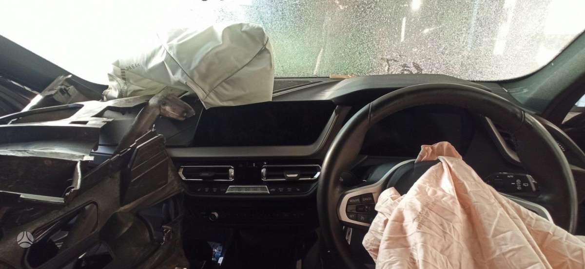 BMW 1 serija dalimis
