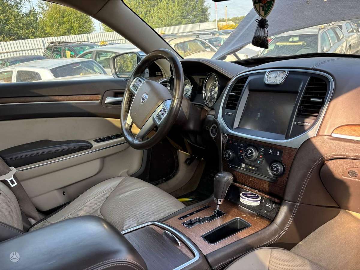 Lancia Thema по частям