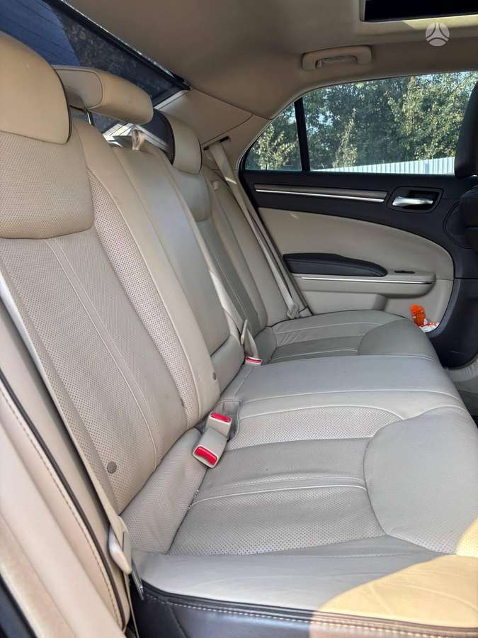 Lancia Thema по частям