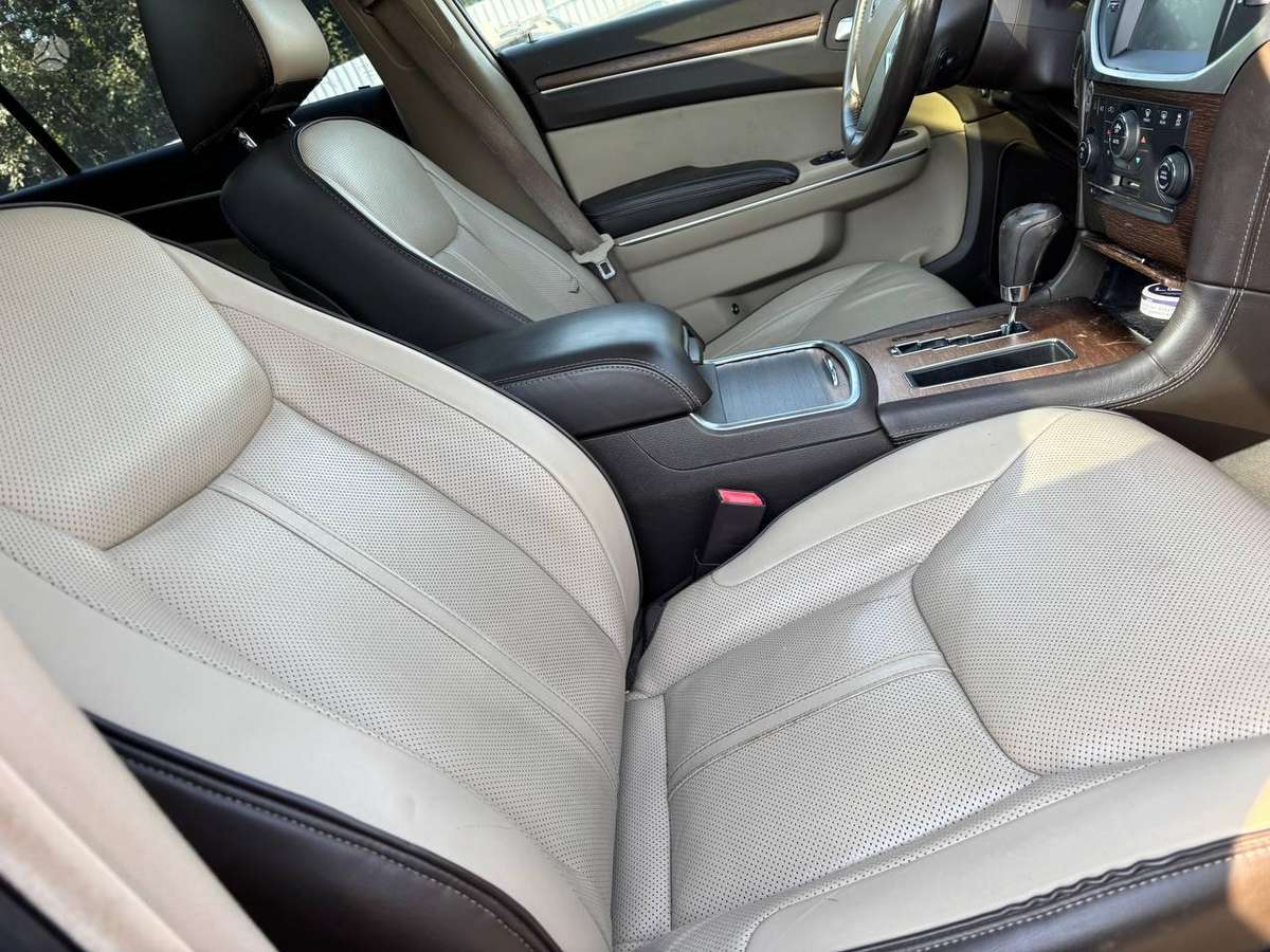Lancia Thema по частям
