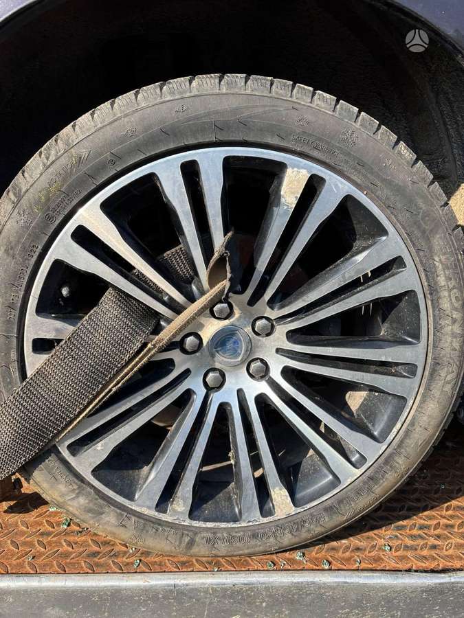 Lancia Thema по частям