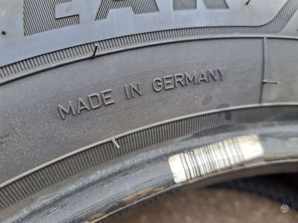 Goodyear UltraGrip Performance, universalios 205/60 R17