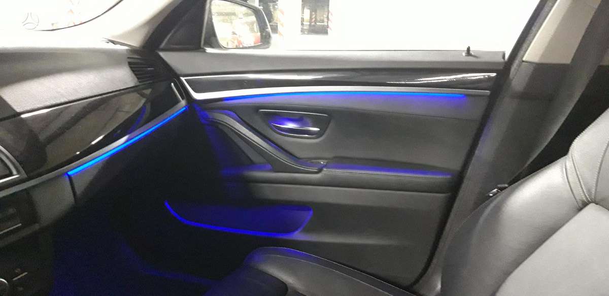 BMW 525, universalas