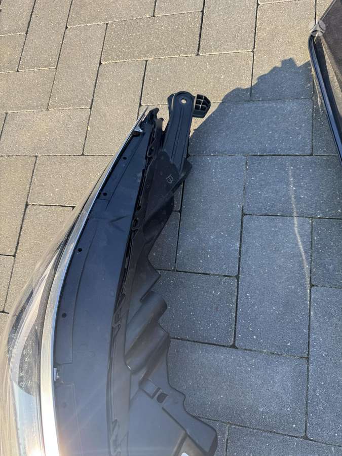 Toyota Sienna bumpers, lights