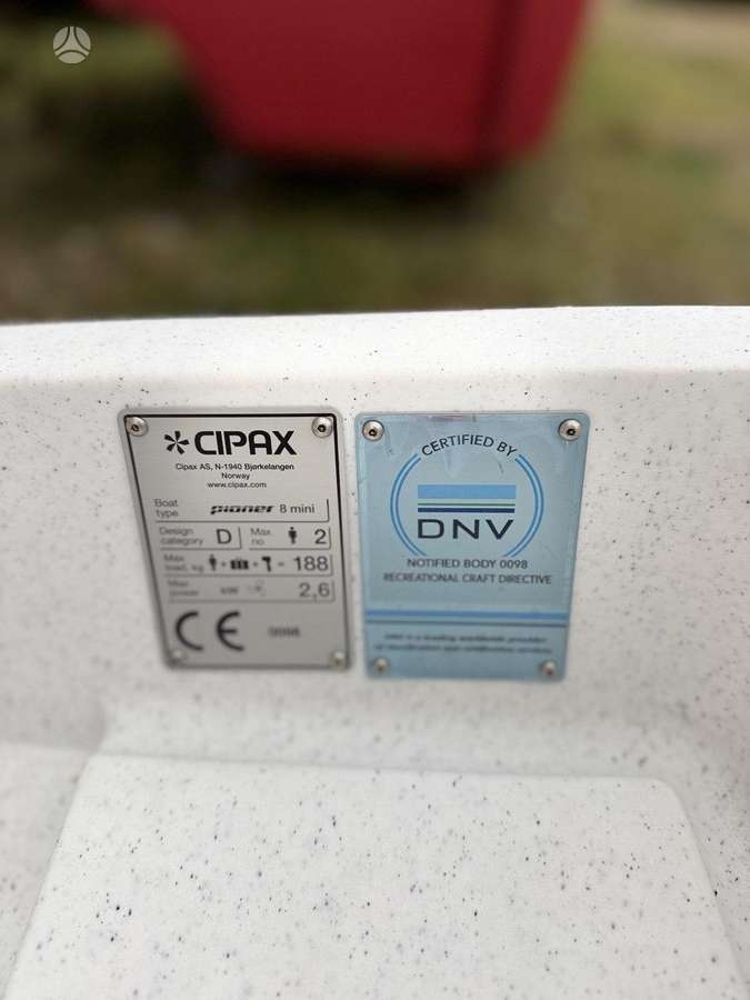 Pioner 8 Mini, plastic boats