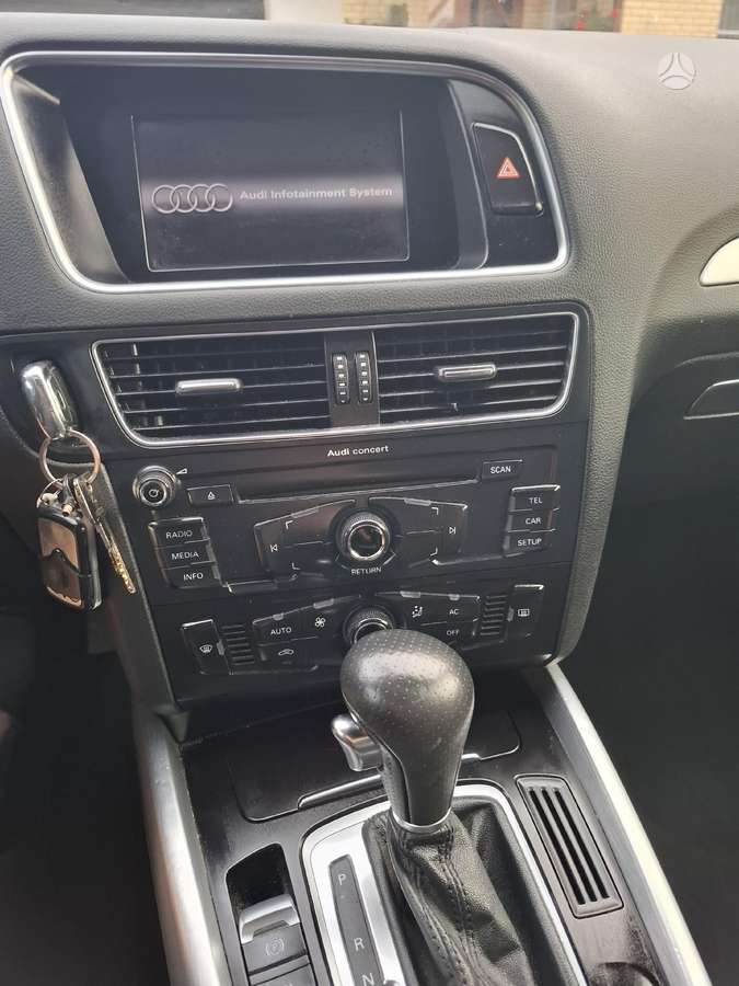 Audi Q5, 2.0 l., Минивэн