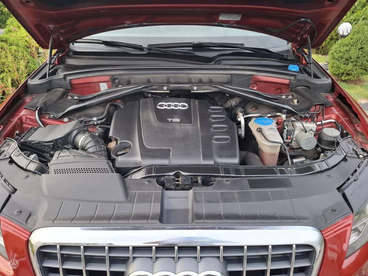 Audi Q5, 2.0 l., Минивэн
