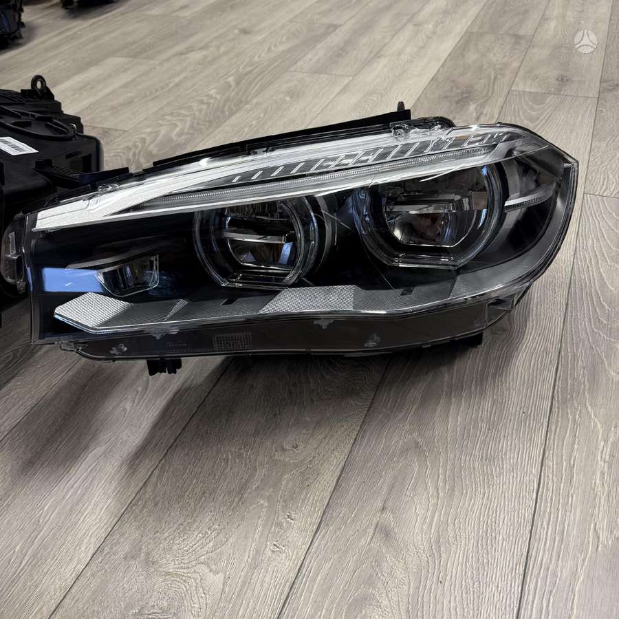 BMW X5 gaismas