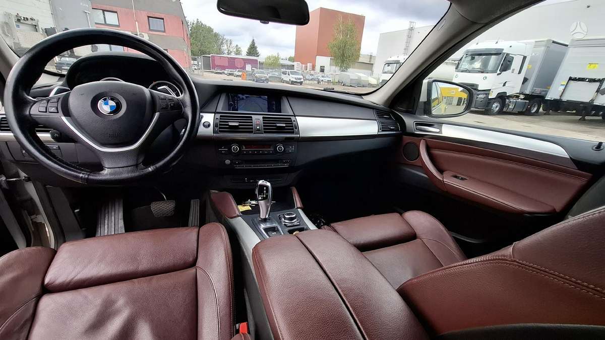 BMW X6, 3.0 l., off-road / crossover