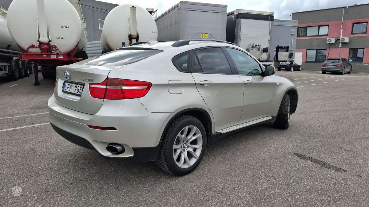 BMW X6, 3.0 l., off-road / crossover
