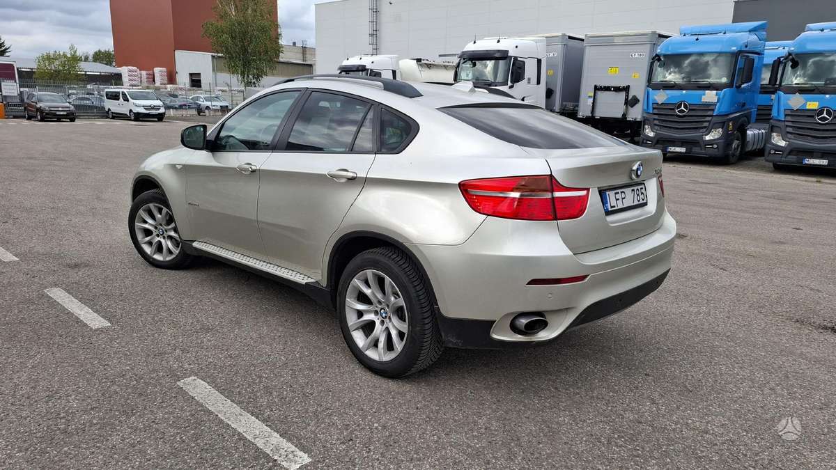 BMW X6, 3.0 l., off-road / crossover