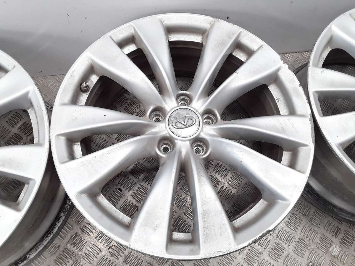 Infiniti M30D, light alloy, R18