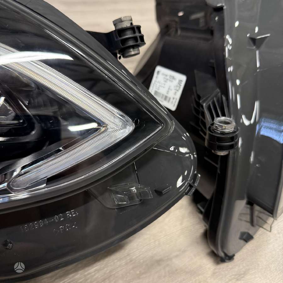 Mercedes-Benz E klasė lights