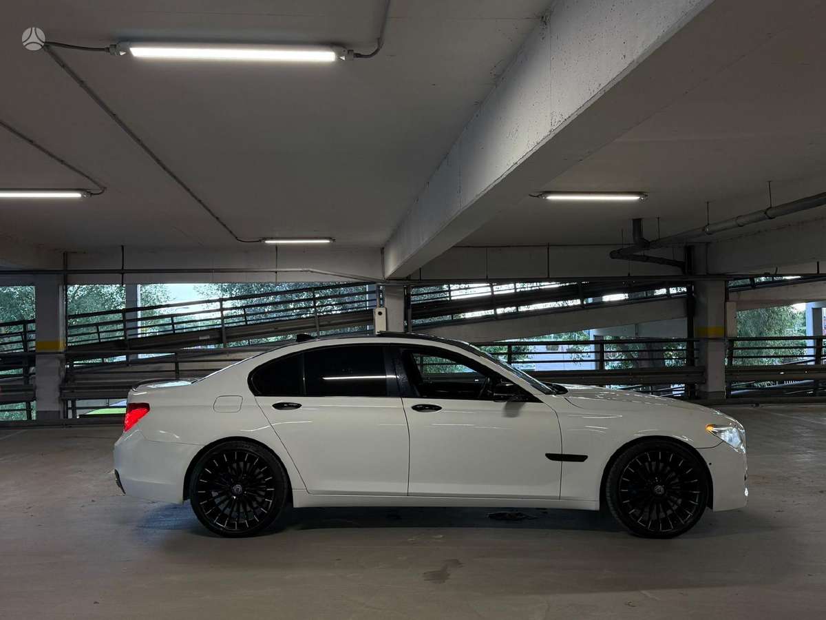BMW 750, 5.0 l., Седан