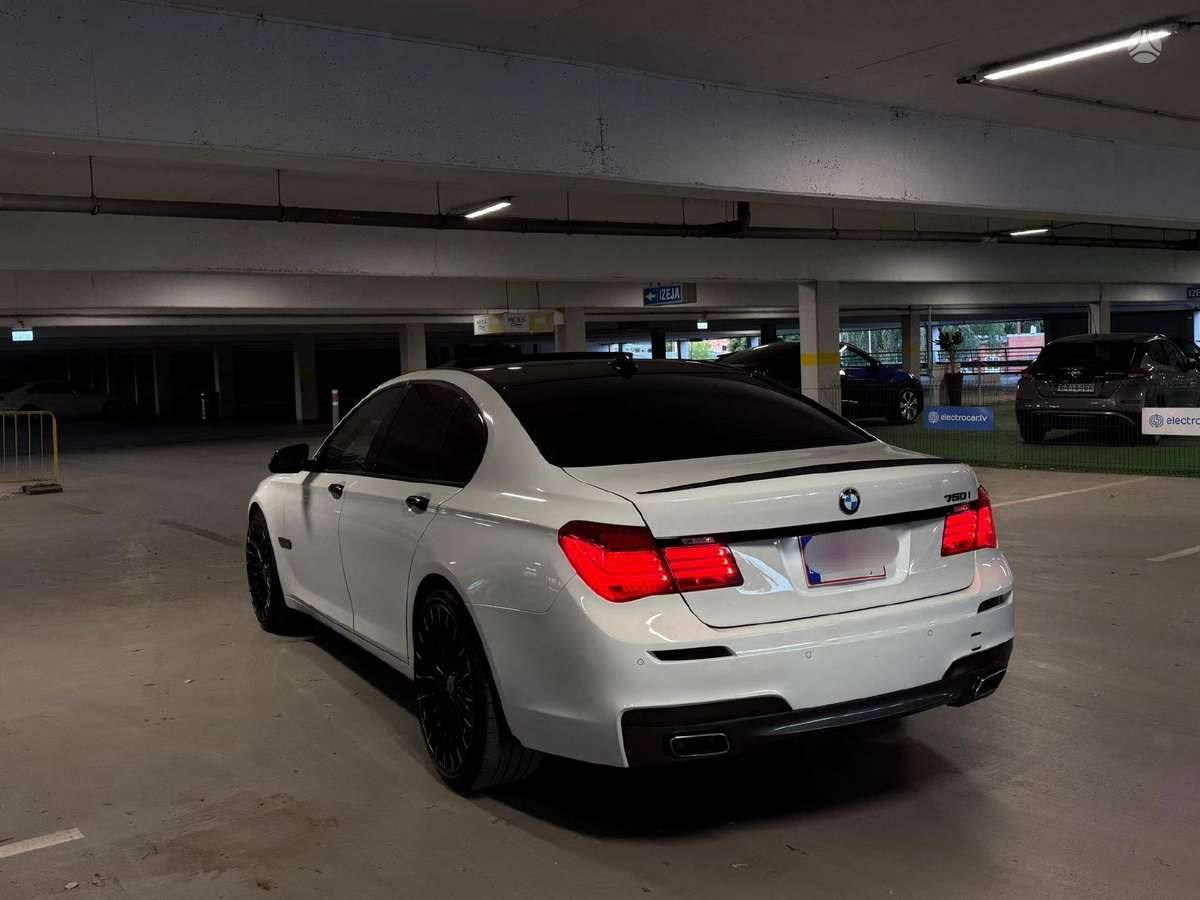 BMW 750, 5.0 l., Седан