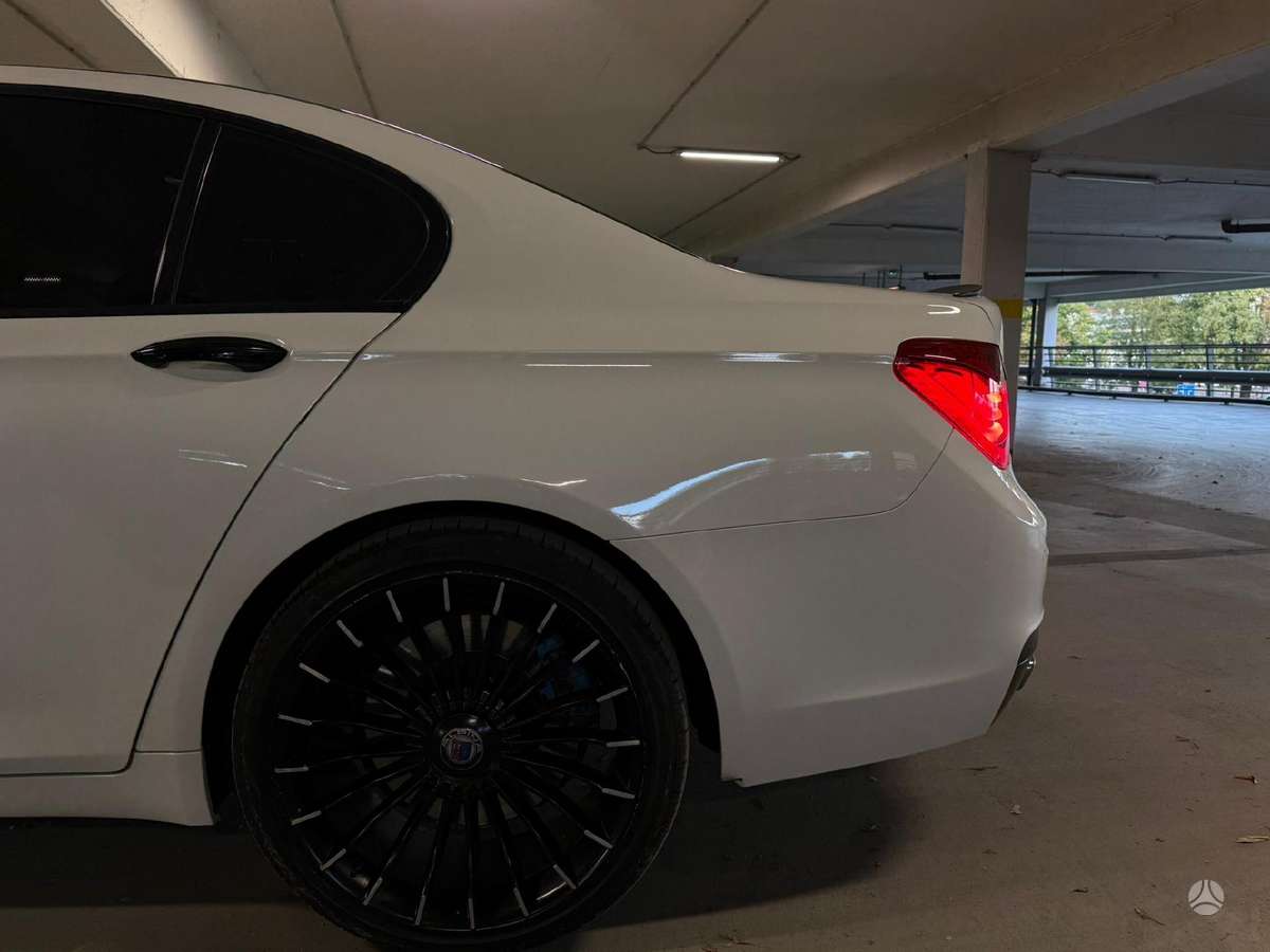 BMW 750, 5.0 l., Седан