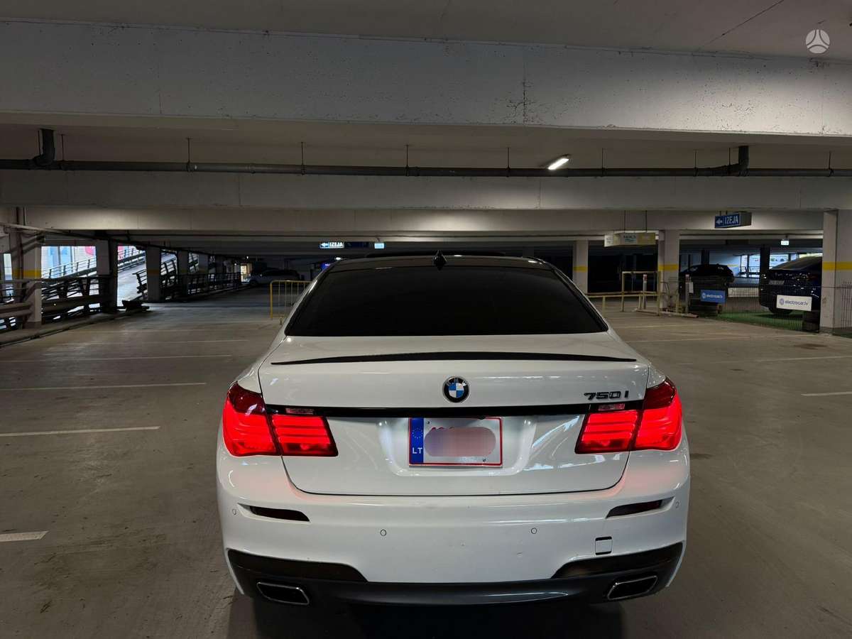 BMW 750, 5.0 l., Седан