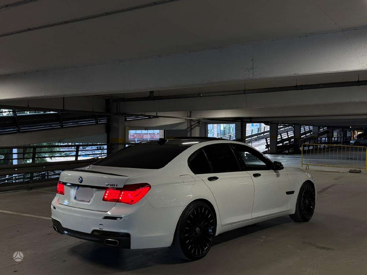 BMW 750, 5.0 l., Седан
