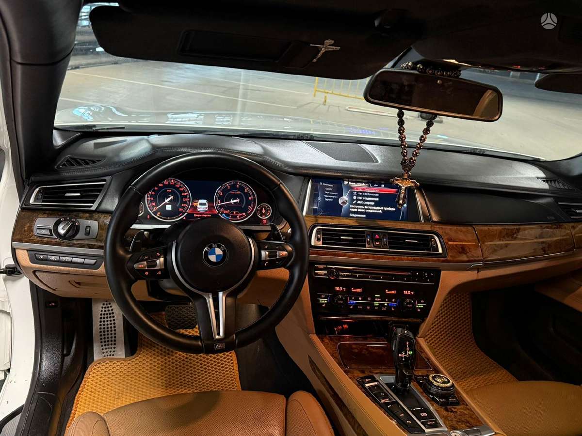 BMW 750, 5.0 l., Седан