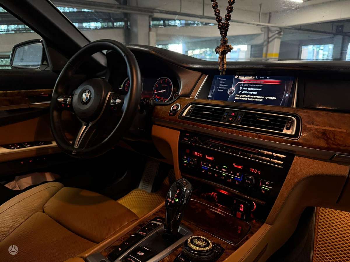 BMW 750, 5.0 l., Седан