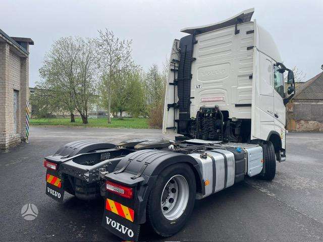 Volvo FH500 XL cab, double sleeper