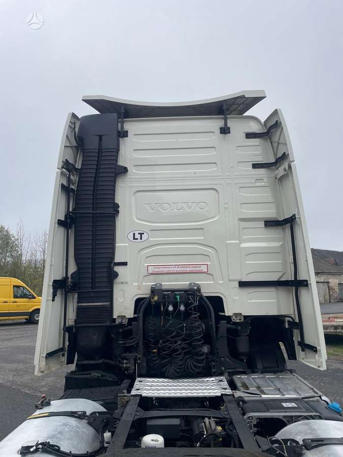 Volvo FH500 XL cab, double sleeper