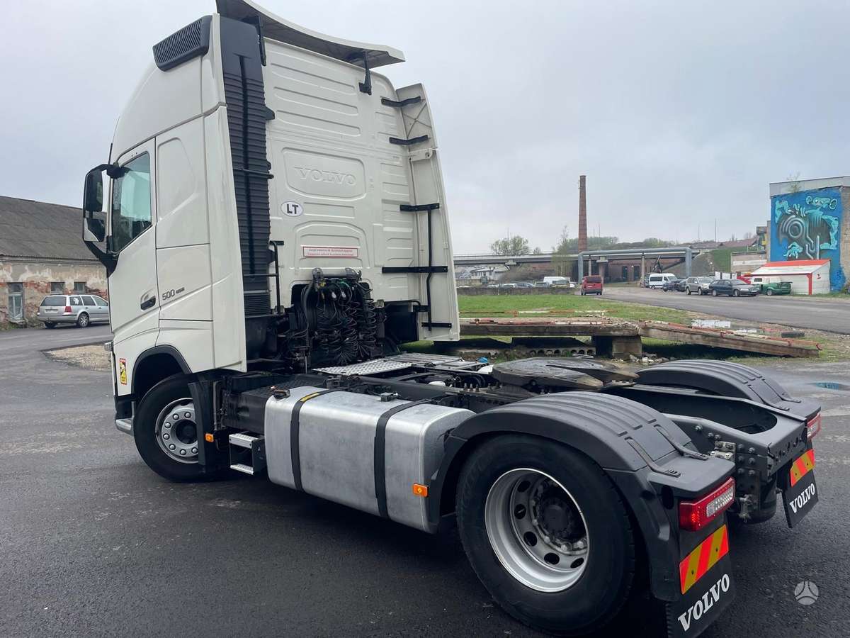 Volvo FH500 XL cab, double sleeper