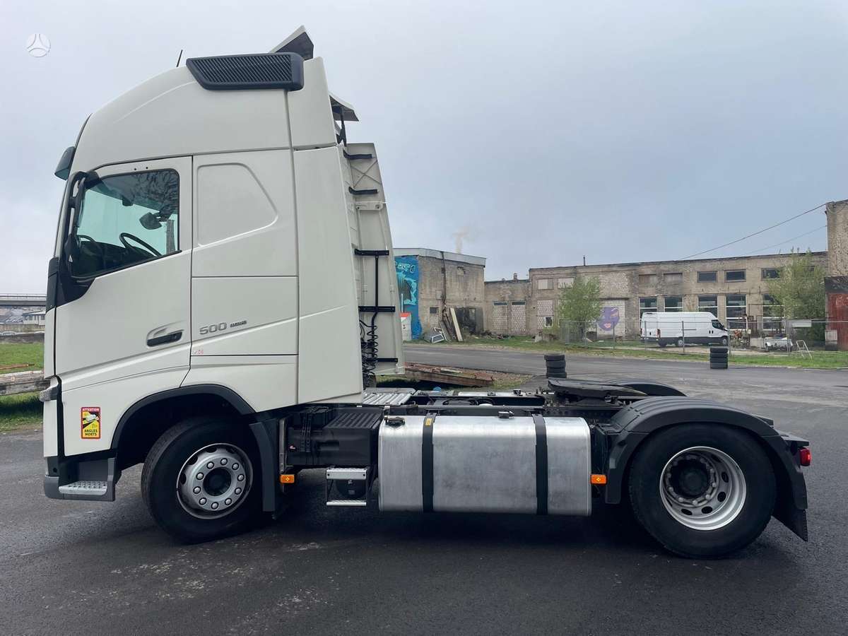 Volvo FH500 XL cab, double sleeper