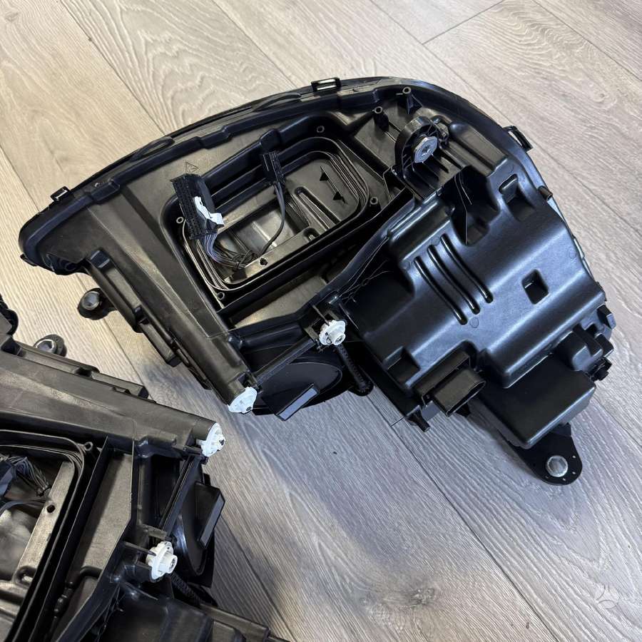 Mercedes-Benz E klasė žibintai
