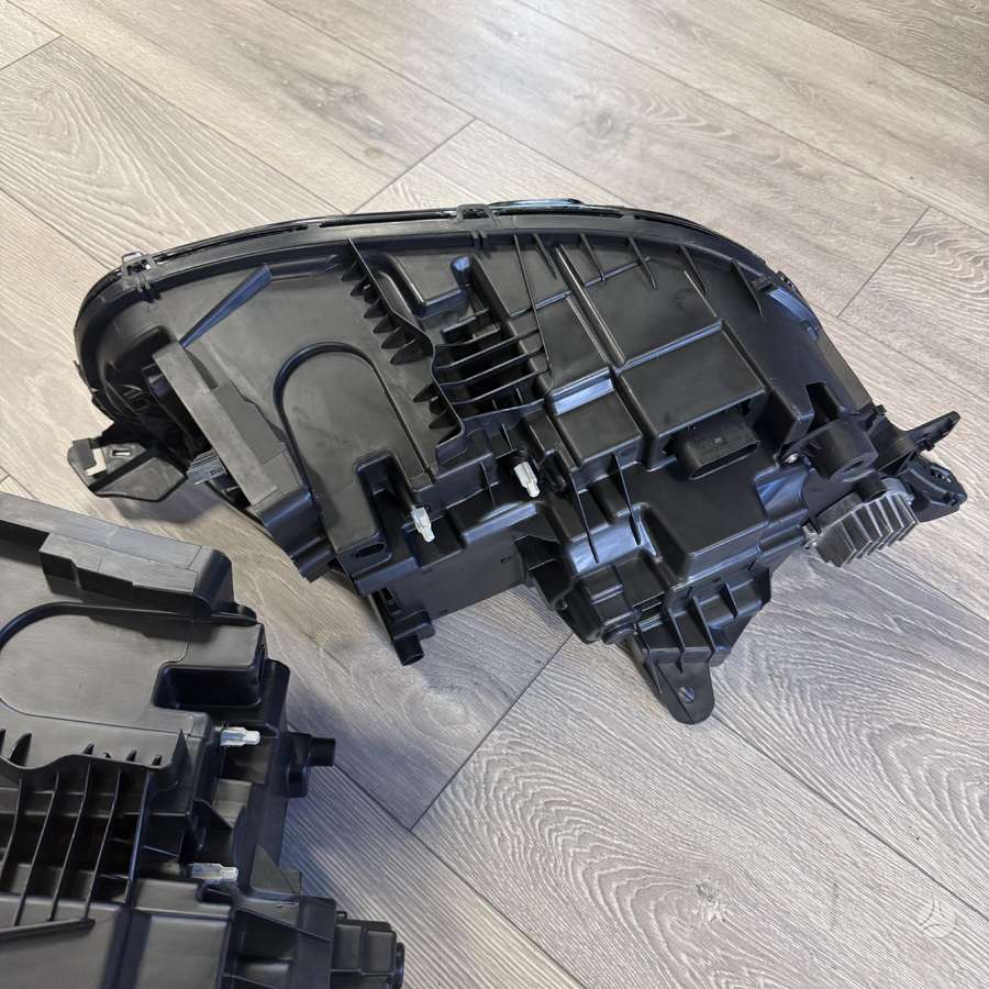 Volvo XC90 žibintai