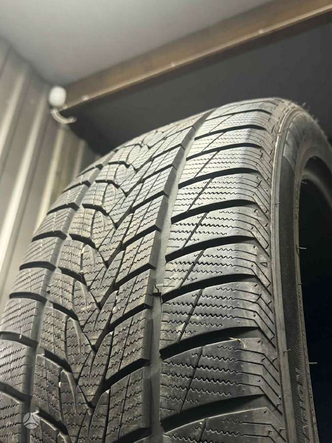 Minerva FROSTRACK UHP | 2 VNT., winter 245/45 R20