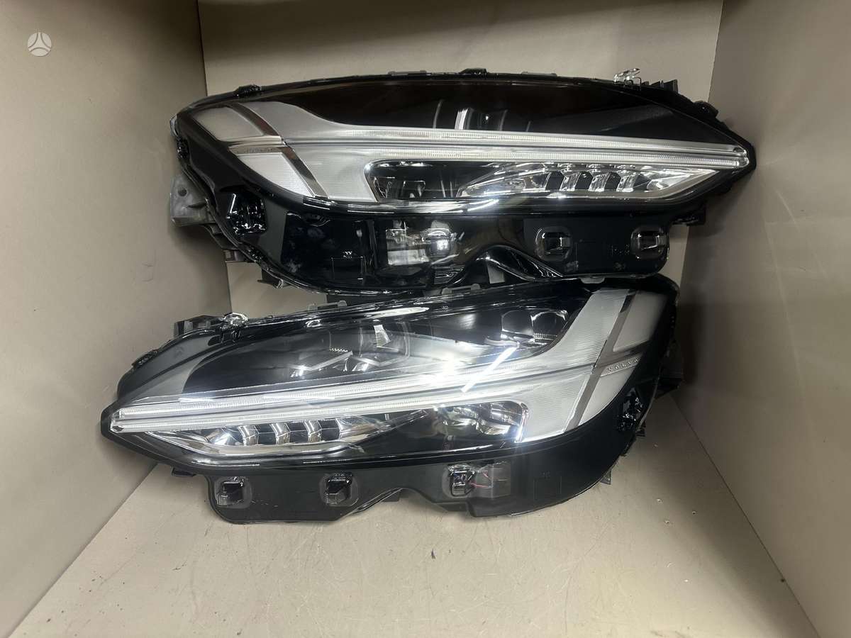 Volvo V90 lights