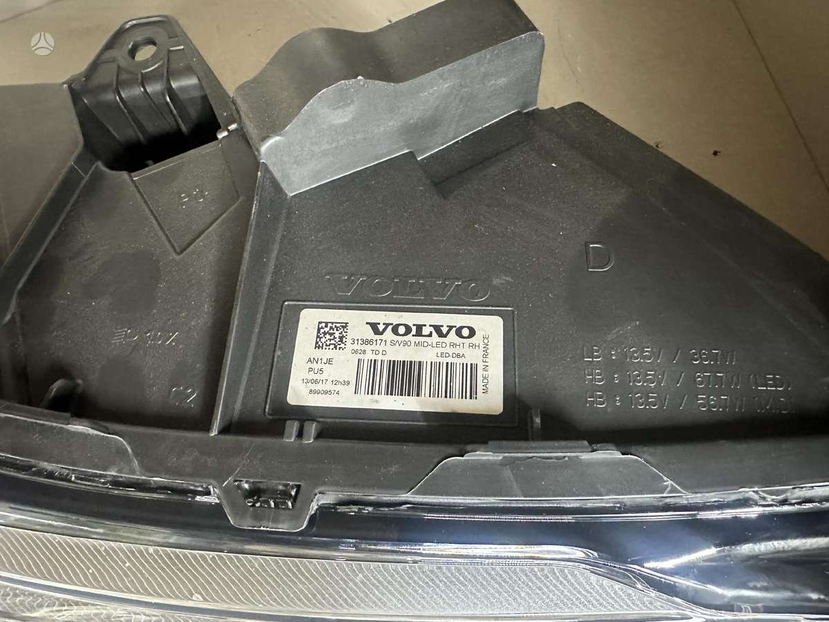 Volvo V90 žibintai