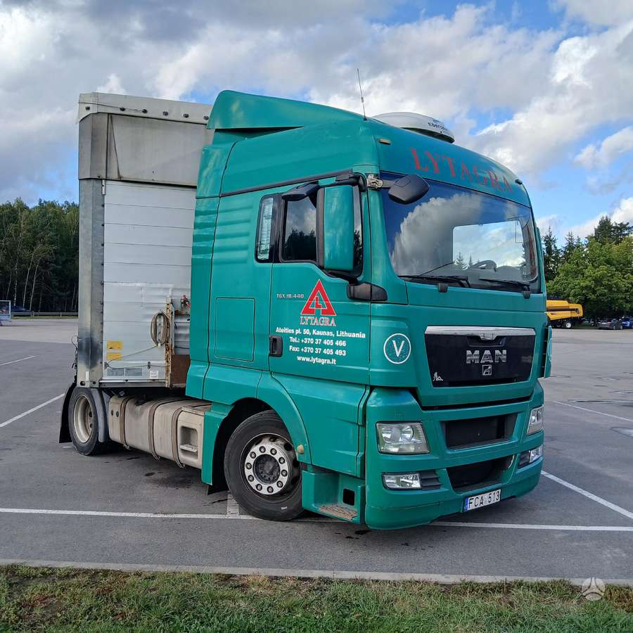 MAN TGX 18.440 MEGA su Puspriekabe, double sleeper