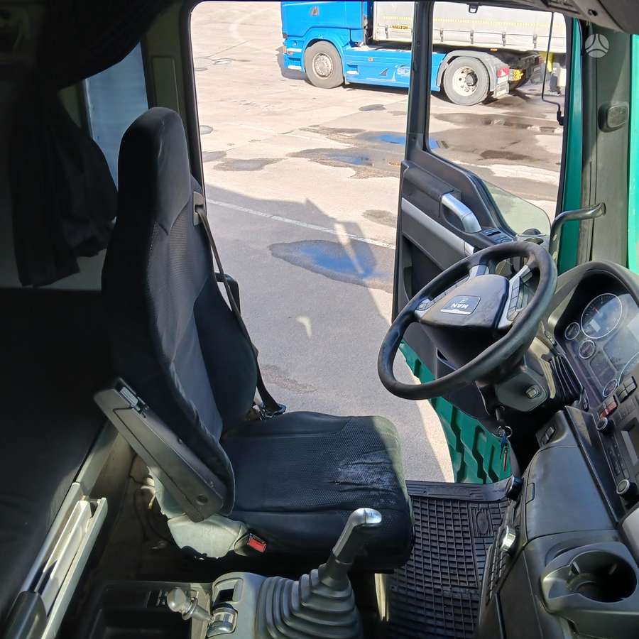 MAN TGX 18.440 MEGA su Puspriekabe, double sleeper