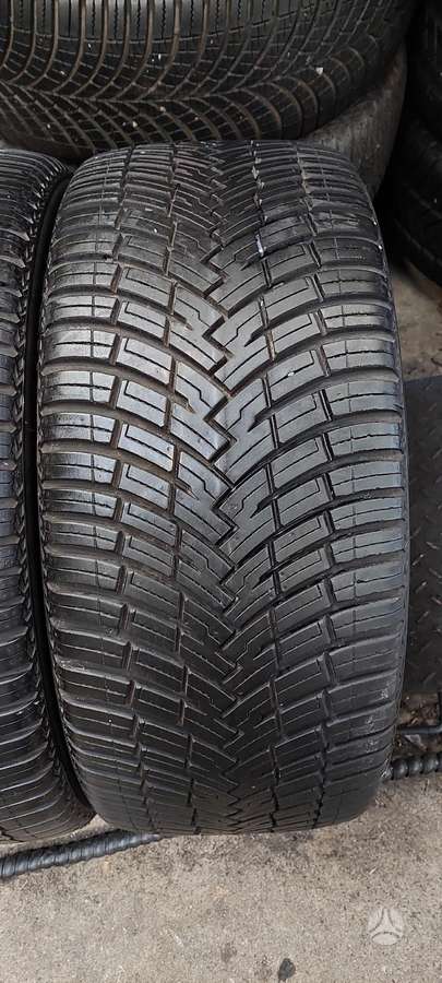 Pirelli, all-season 245/40 R19