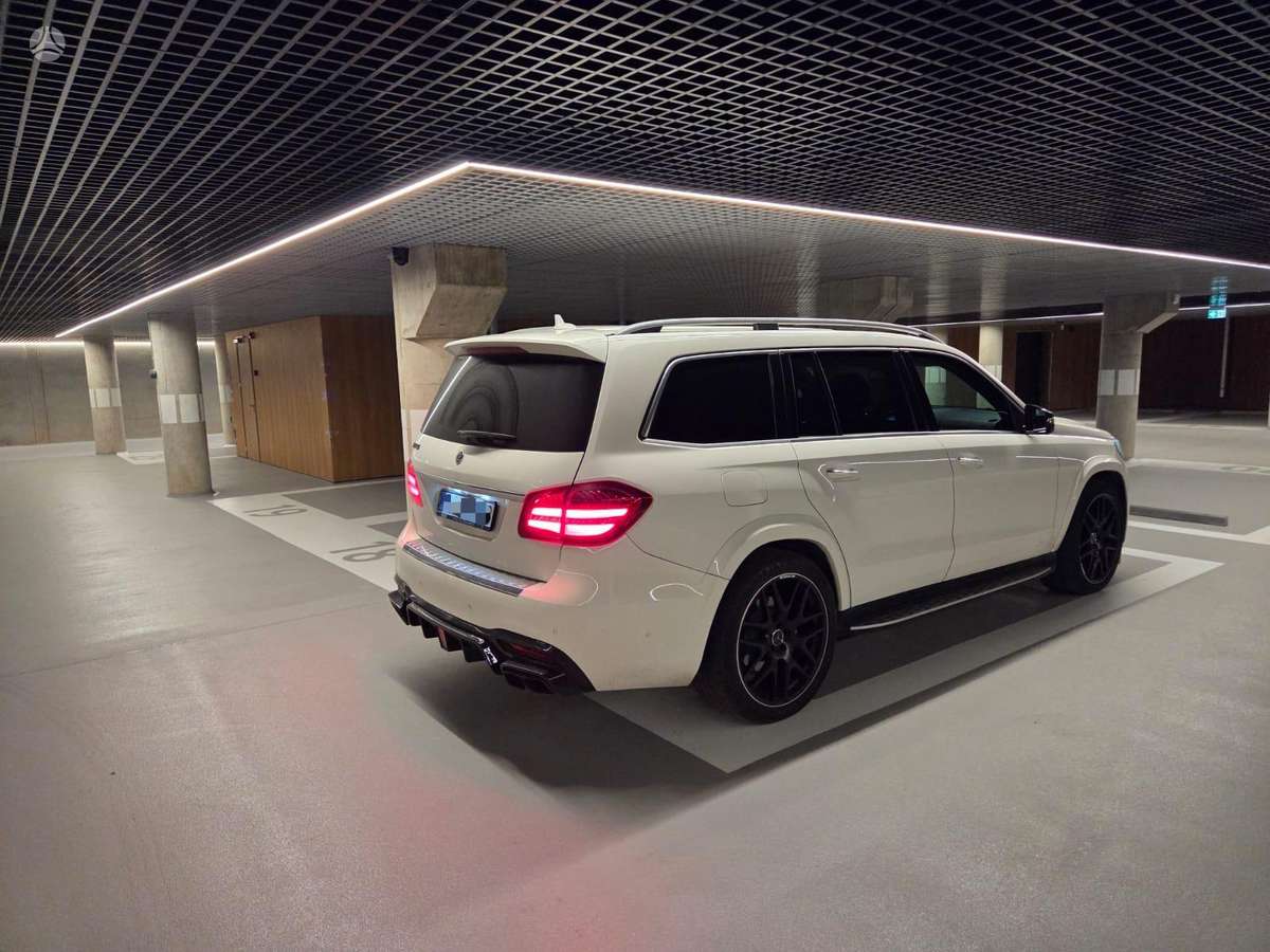 Mercedes-Benz GLS450, off-road / crossover