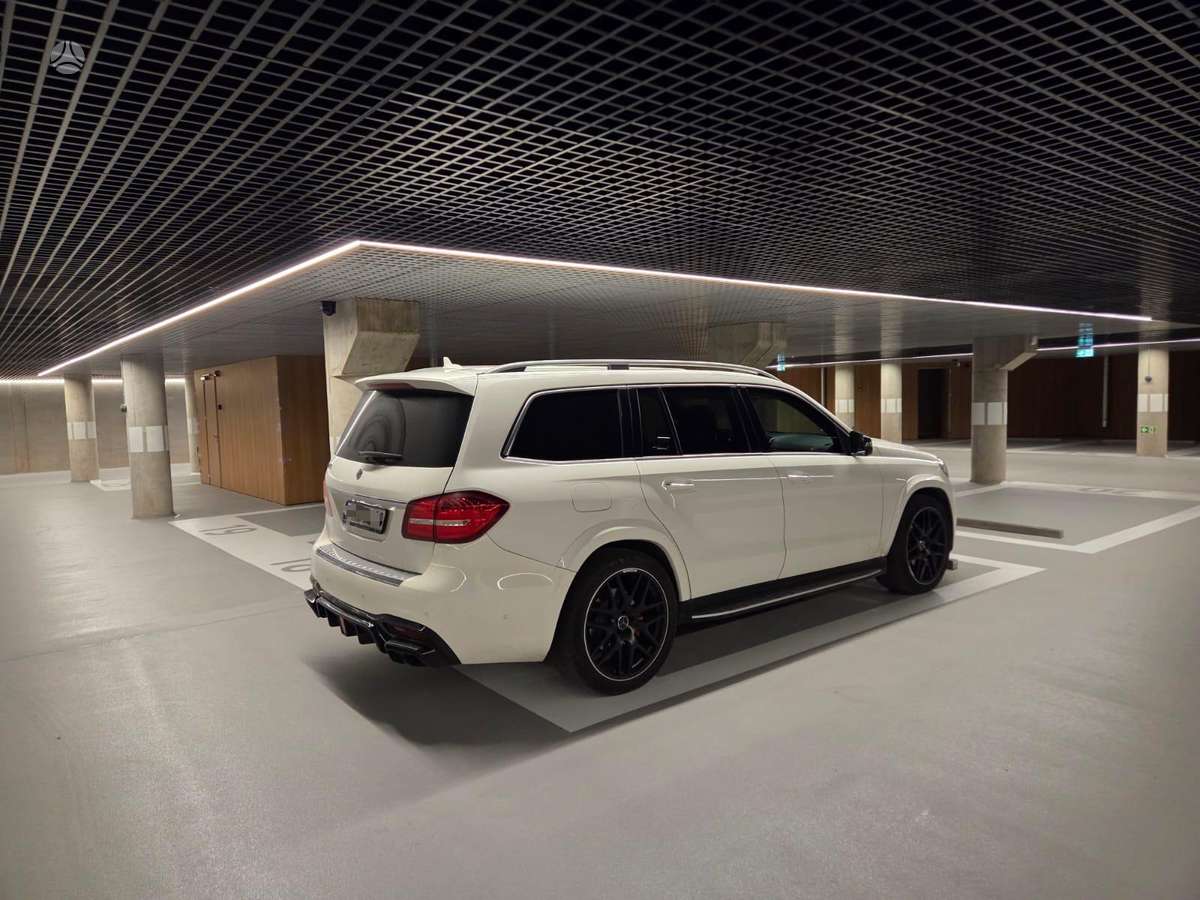 Mercedes-Benz GLS450, off-road / crossover