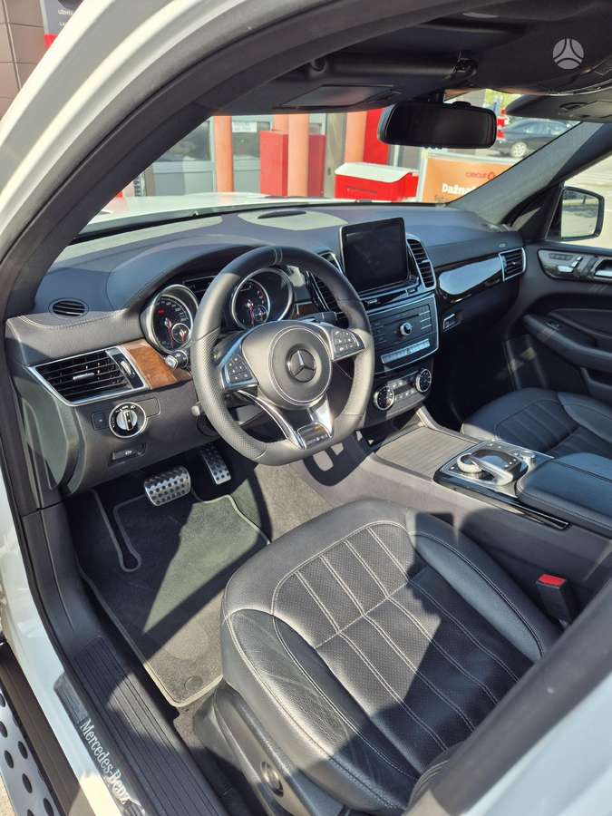 Mercedes-Benz GLS450, off-road / crossover